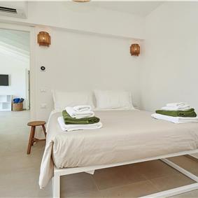 4 bedroom villa with pool, Castellammare del Golfo, sleeps 8-10